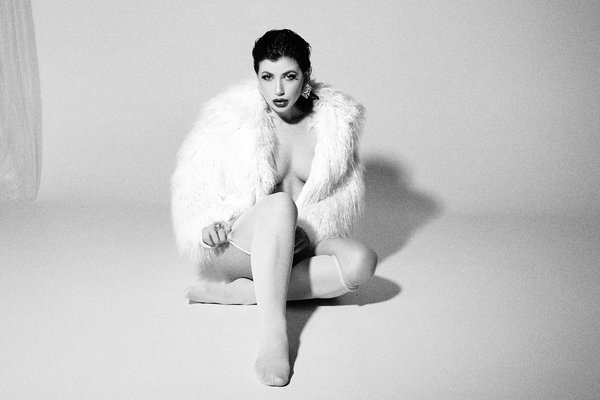 The essential guide to selecting the ideal sunglasses for your uk music festival adventure