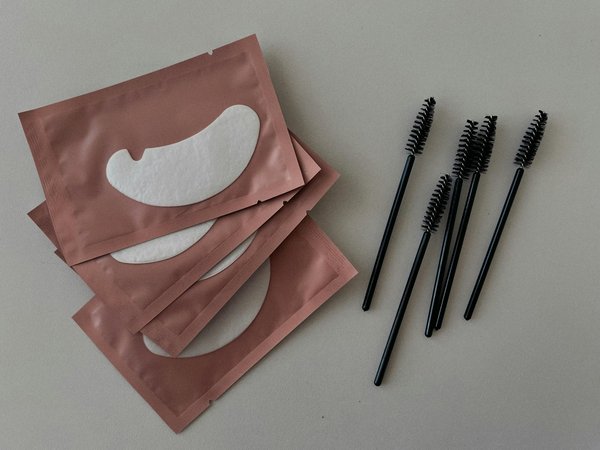 The definitive handbook for fashioning wide belts with different dress types: uncover your ideal match!